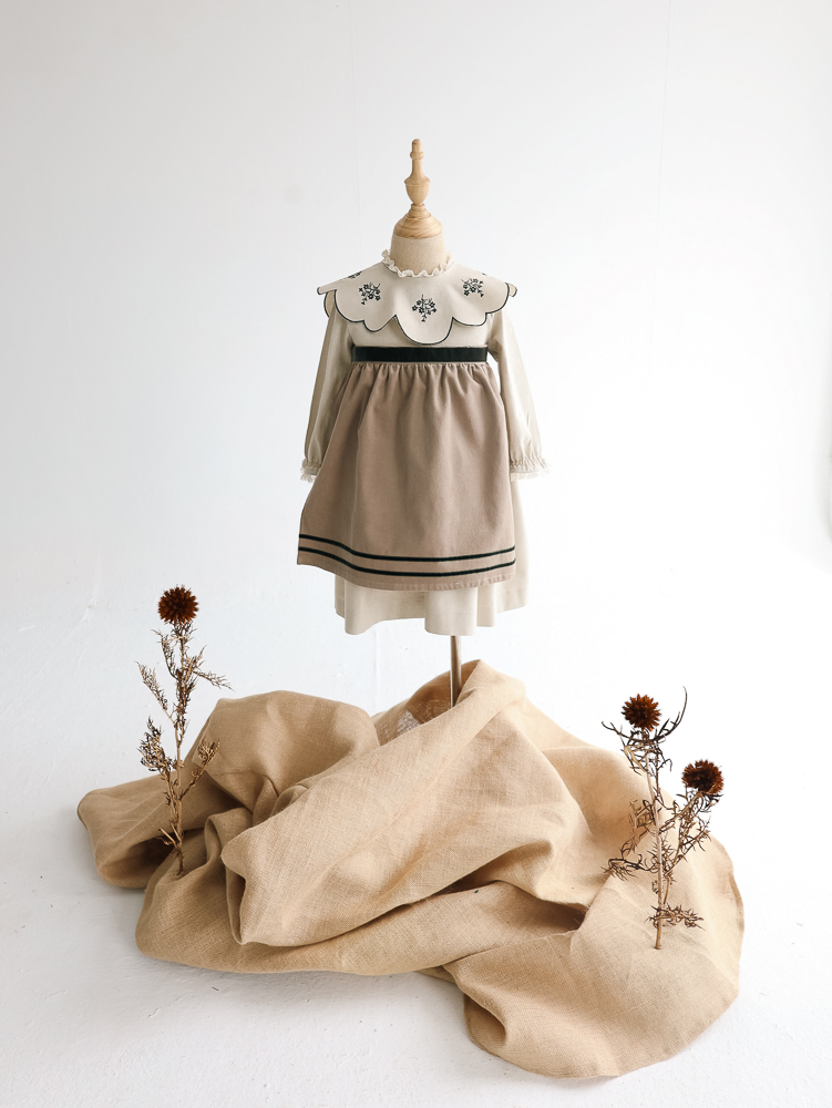 03 VESTIDO BORDADO DELANTAL