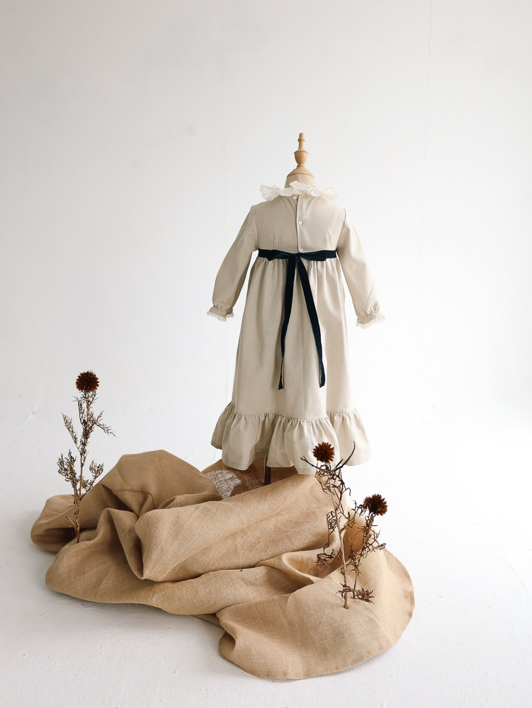 05 VESTIDO LARGO CARLOTA DELANTAL