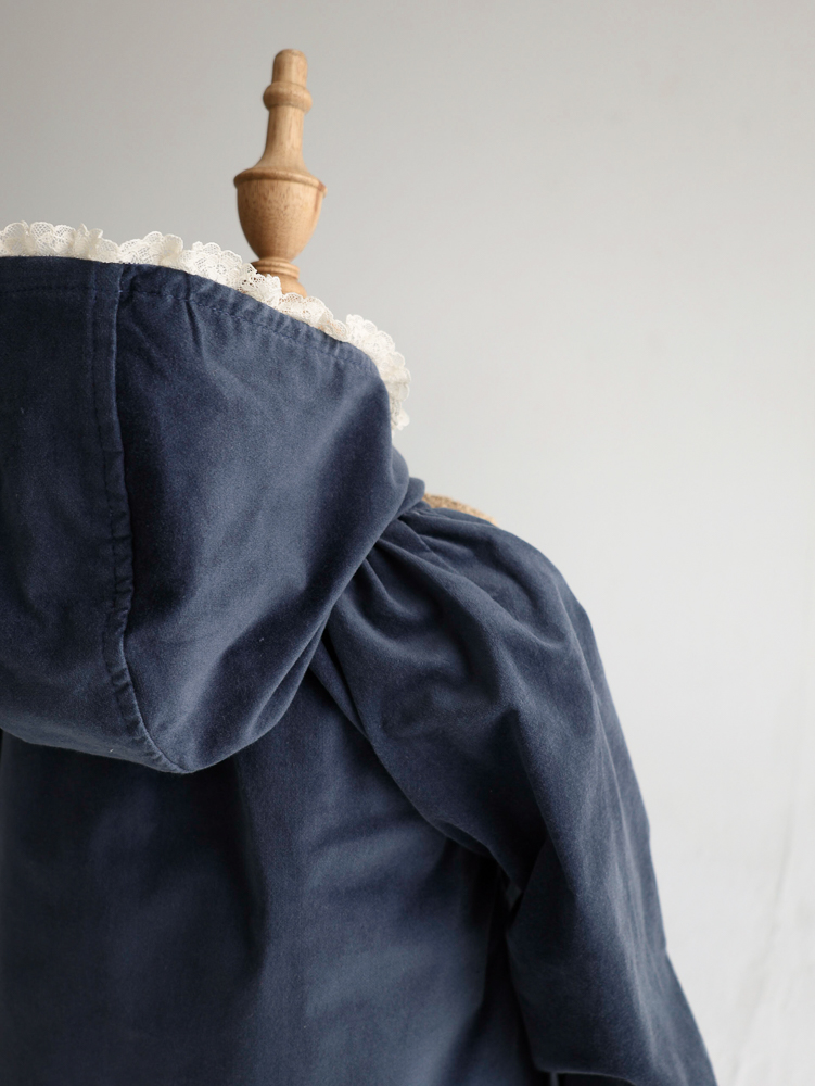 02 ABRIGO ABIGAIL CAPUCHA