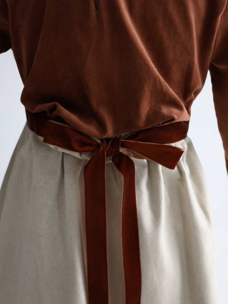 08 CONJUNTO BLUSON Y FALDA