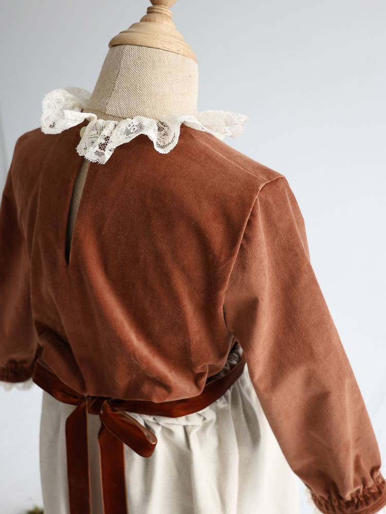 08 CONJUNTO BLUSON Y FALDA