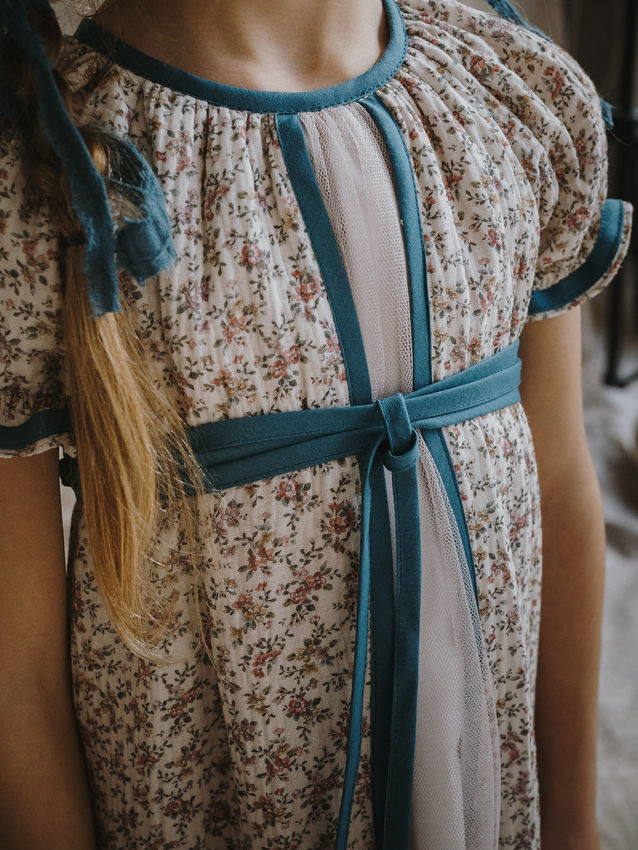 VESTIDO GRECIA LARGO FLORES Y TUL CON CINTAS