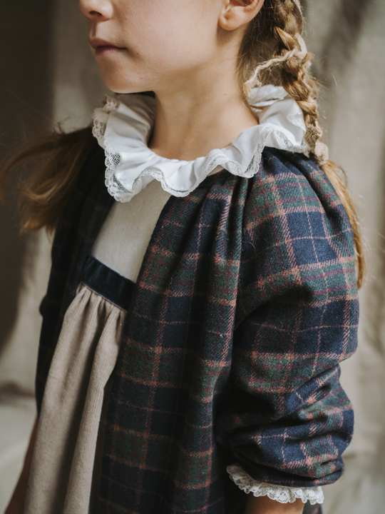 0009 ABRIGO ESCOCIA ABIGAIL
